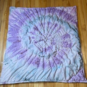 Tie-Dye Quilt Blanket